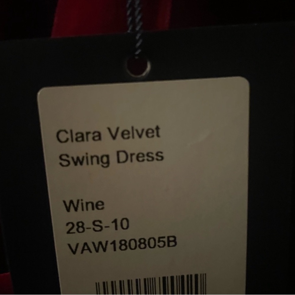 Clara Velvet Dress - Picture 4 of 8